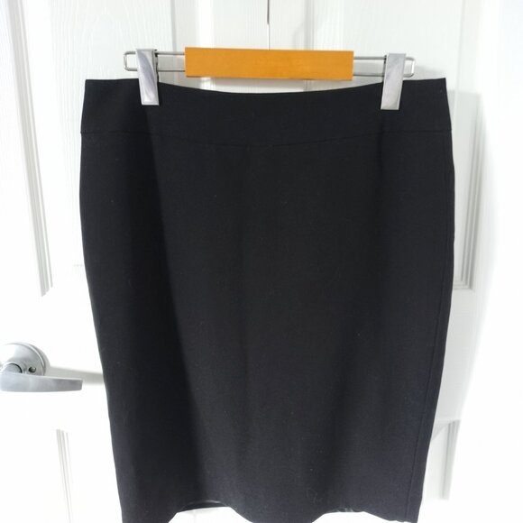 Suzy Shier Black mid length Skirt Back Pocket Detail - Picture 4 of 7